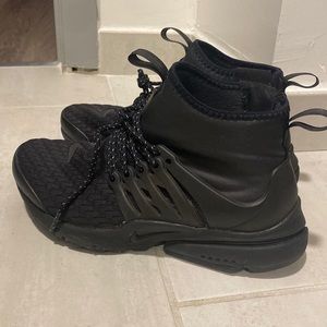 Black Nike prestos